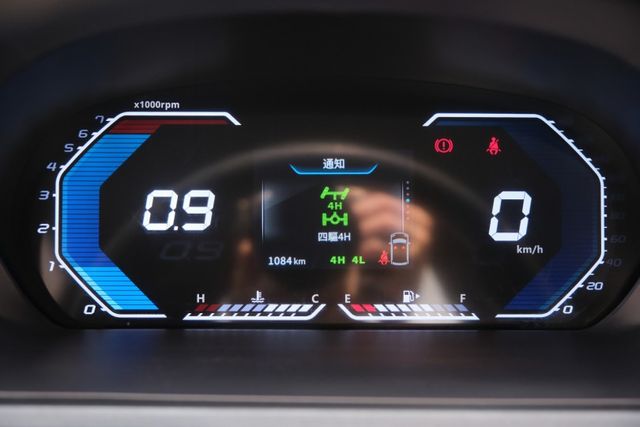 2025 中華 J SPACE 手排 4WD 1.5 倒車顯影 藍芽 Carplay 四輪傳動 里程保證一千多公里  第9張相片