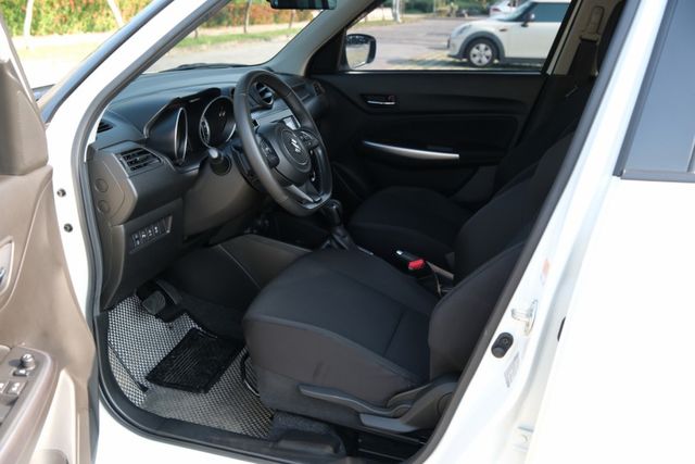 2023 Suzuki Swift GLX油電 1.2 倒車顯影 ACC 換檔撥片 ikey 盲點偵測 里程保證2.6萬  第6張相片