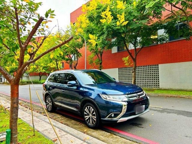MITSUBISHI三菱 OUTLANDER  第2張相片