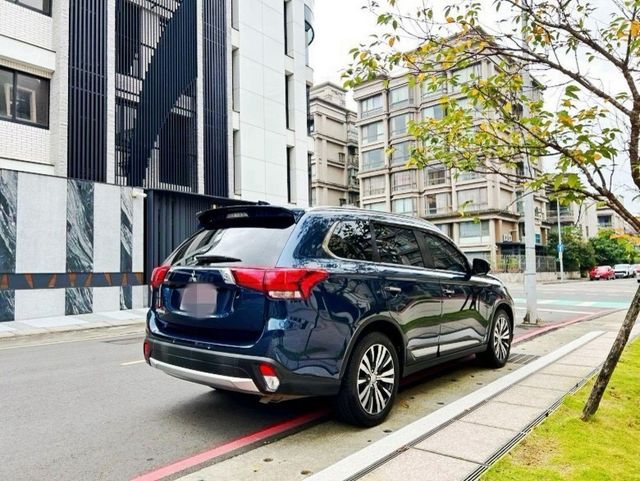MITSUBISHI三菱 OUTLANDER  第3張相片