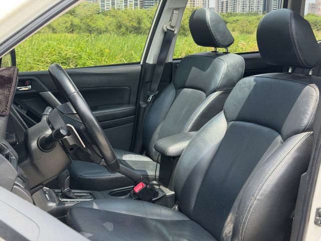 售 2013 Subaru Forester 2.0 XT Premium  熱血與實用兼具的日系渦輪全時四驅休旅！  第5張相片