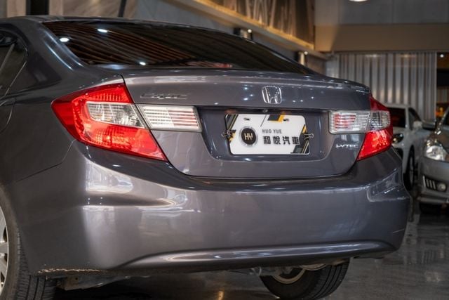 Civic VTi-S 9代｜倒車影像/車側影像｜換檔撥片｜天窗｜導航  第11張相片