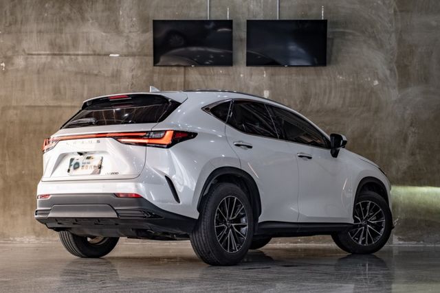 NX200 豪華版｜ACC/AEB/車道偏移等輔助駕駛｜原廠保固2027.8  第2張相片