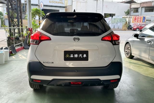 【星戰特仕版】原鈑件 空力套件 恆溫 中控螢幕 IKEY 環景 定速 車道偏離警示  第4張相片
