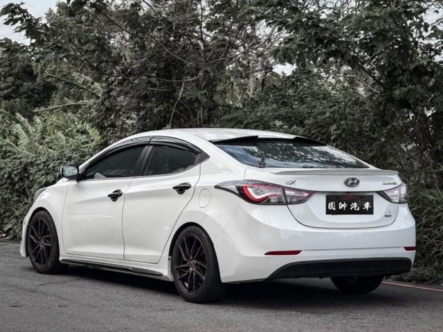 Hyundai Elantra  第5張相片