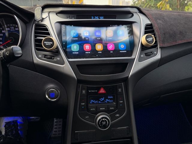 Hyundai Elantra  第6張相片