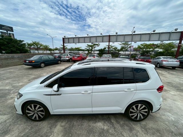 TOURAN  第3張相片