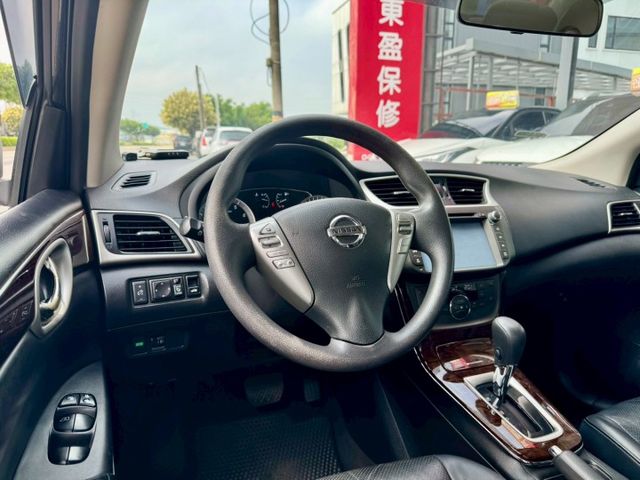 原鈑件 豪華影音版 IKEY摸門 抬頭顯示器 定速 倒車顯影 藍芽 省油室內空間大 乘坐舒適寧靜 車漂亮 車況好別錯過！  第5張相片