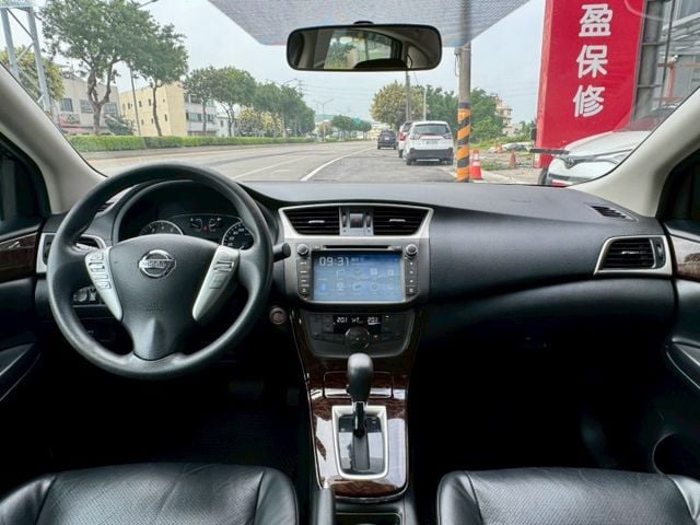 原鈑件 豪華影音版 IKEY摸門 抬頭顯示器 定速 倒車顯影 藍芽 省油室內空間大 乘坐舒適寧靜 車漂亮 車況好別錯過！  第7張相片