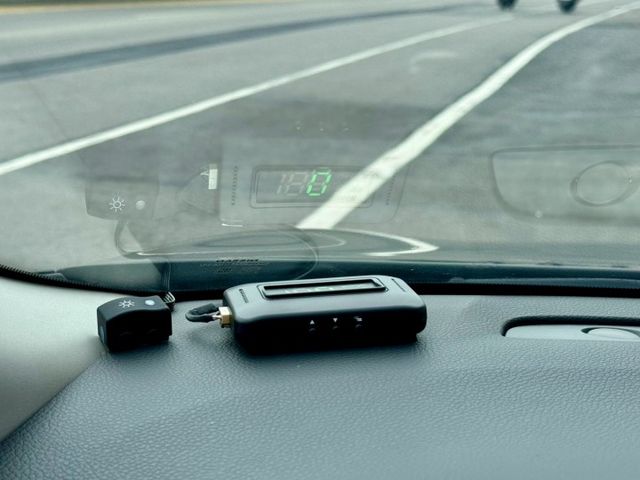 原鈑件 豪華影音版 IKEY摸門 抬頭顯示器 定速 倒車顯影 藍芽 省油室內空間大 乘坐舒適寧靜 車漂亮 車況好別錯過！  第12張相片