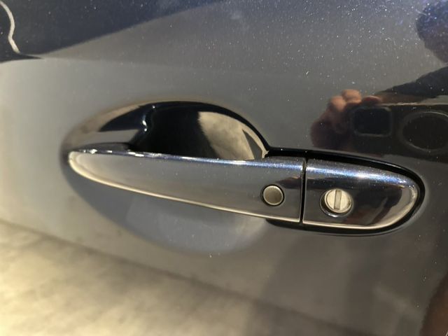 2017 Mazda 3 Sedan 尊榮安全版，魂動藍外觀迷人。配備頂級HUD抬頭顯示器、Keyless免鑰匙、真皮座  第5張相片