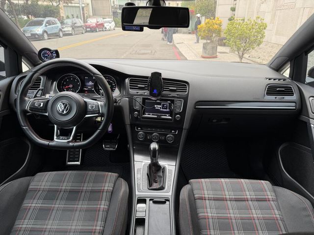 VOLKSWAGEN福斯 GOLF GTI  第5張相片