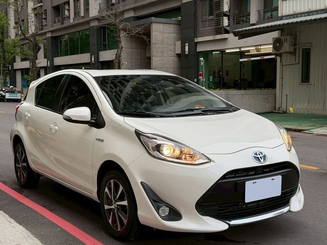 TOYOTA豐田 PRIUS C  第1張相片