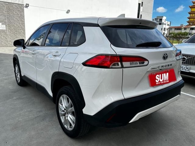 2024年 Toyota Corolla Cross 油電豪華版 免鑰匙 摸門解鎖 ACC跟車 車道偏離 倒車顯影  第6張相片