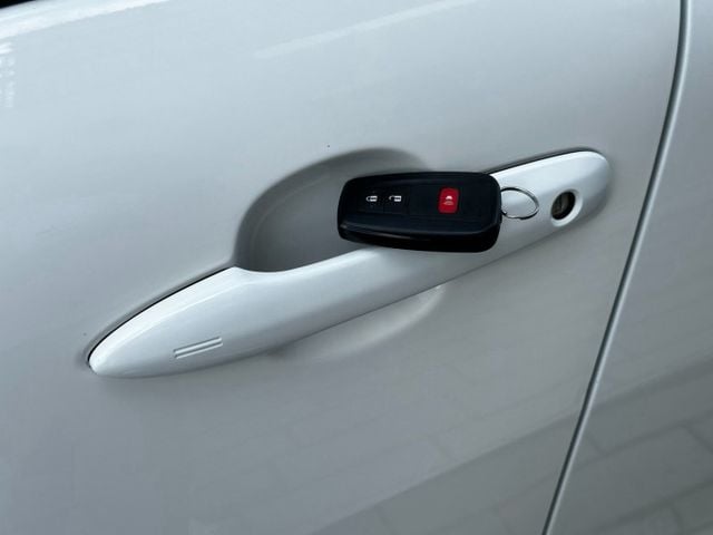 2024年 Toyota Corolla Cross 油電豪華版 免鑰匙 摸門解鎖 ACC跟車 車道偏離 倒車顯影  第7張相片