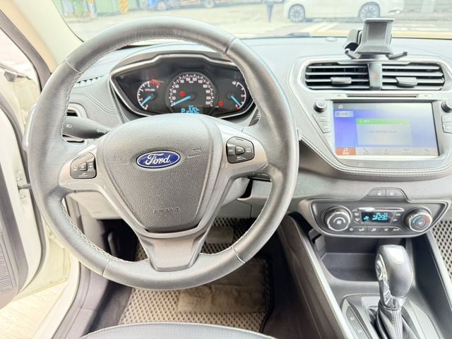 FORD福特 ESCORT  第8張相片