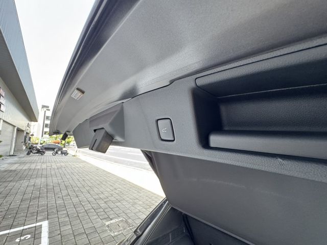 末代車款#市面上賣一台少一台  第14張相片