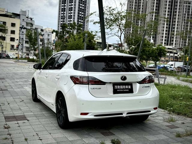 LEXUS凌志 CT200H  第3張相片