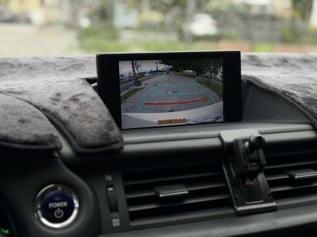 LEXUS凌志 CT200H  第9張相片