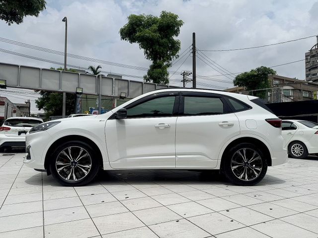 Kuga EcoBoost 250 AWD ST-Line X滿配,全景天窗/腳踢電動尾門/ACC跟車/盲點/車偏/環景  第4張相片