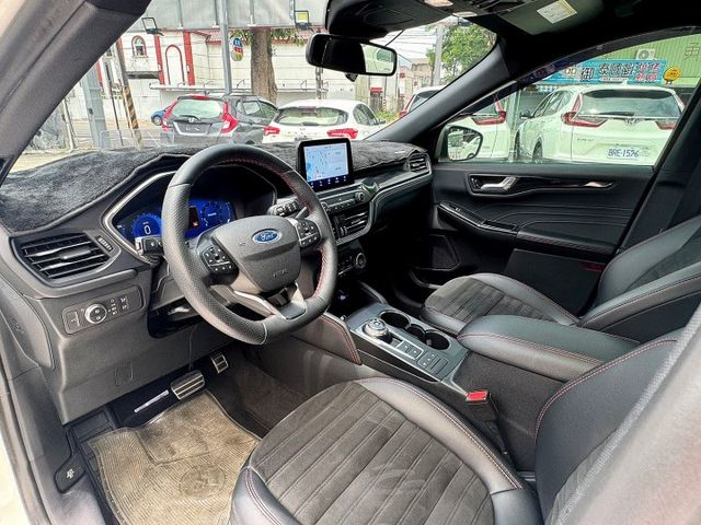 Kuga EcoBoost 250 AWD ST-Line X滿配,全景天窗/腳踢電動尾門/ACC跟車/盲點/車偏/環景  第9張相片