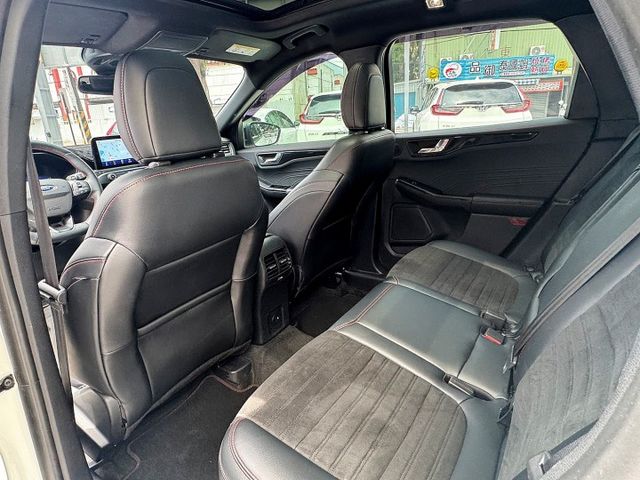 Kuga EcoBoost 250 AWD ST-Line X滿配,全景天窗/腳踢電動尾門/ACC跟車/盲點/車偏/環景  第10張相片