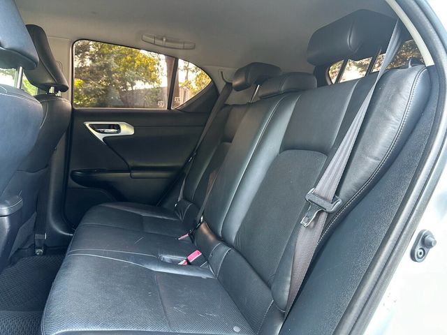 LEXUS凌志 CT200H  第7張相片