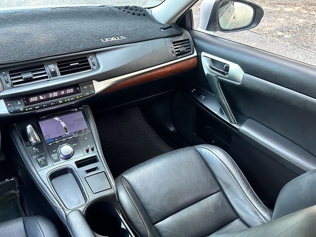 LEXUS凌志 CT200H  第12張相片