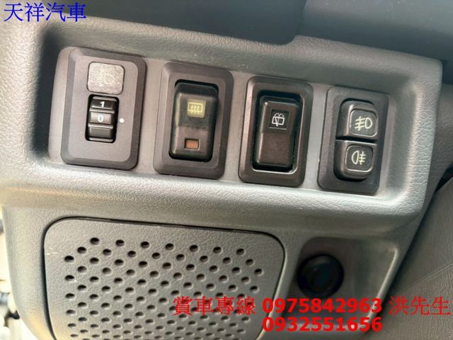 8人座 工作賺錢好幫手 可認證保固 車況極佳 可全貸 喜歡電話洽詢天祥汽車 0975-842963。  第9張相片