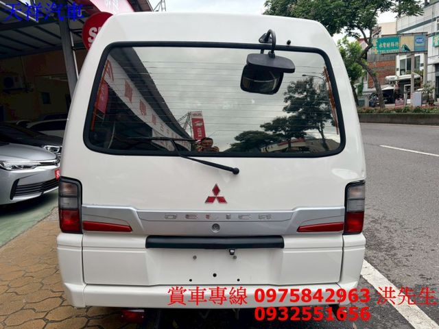 8人座 工作賺錢好幫手 可認證保固 車況極佳 可全貸 喜歡電話洽詢天祥汽車 0975-842963。  第14張相片