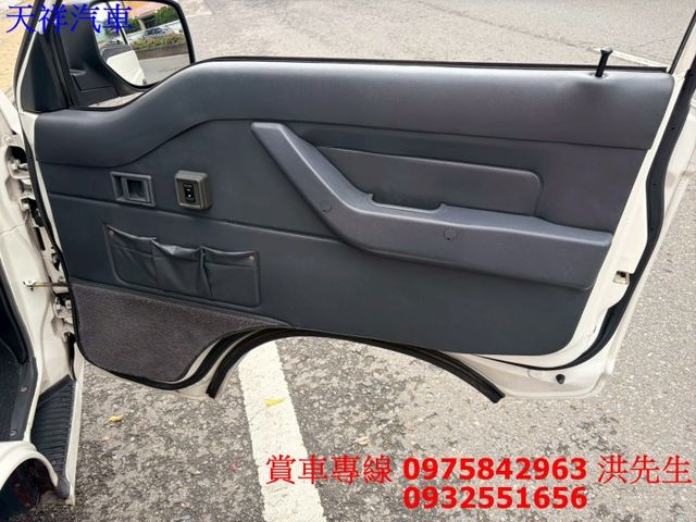 8人座 工作賺錢好幫手 可認證保固 車況極佳 可全貸 喜歡電話洽詢天祥汽車 0975-842963。  第19張相片