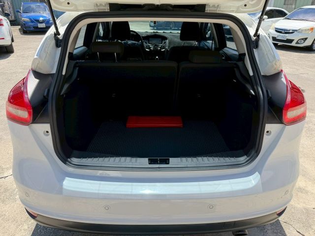 一手車 有定速 換檔撥片 倒車顯影 衛星導航  第5張相片
