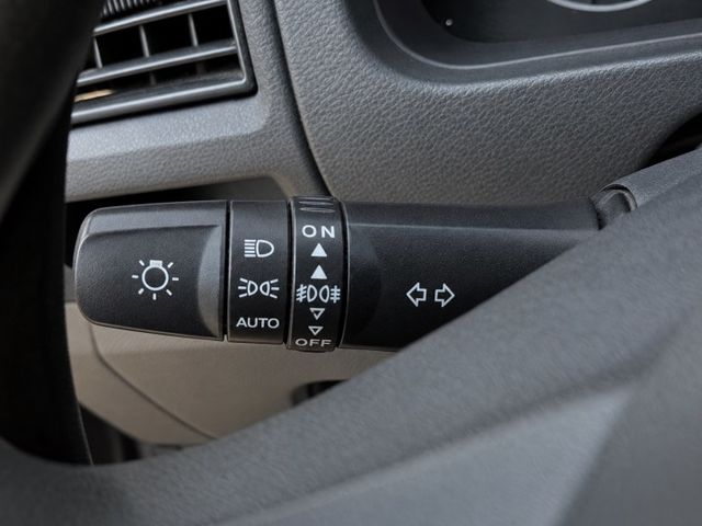 A210 自排 有三面篷 有倒車顯影 盲點偵測 定速  第13張相片