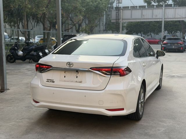 TOYOTA豐田 ALTIS  第3張相片