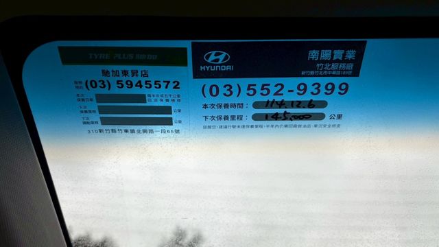 擁有六顆SRS安全氣囊、整合式車身動態管理系統以及多重駕馭模式!免鑰匙啟動車門鎖、抬頭顯示器、頭燈雨刷感應、電動天窗、方  第12張相片