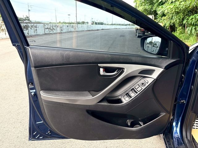HYUNDAI現代 ELANTRA  第8張相片