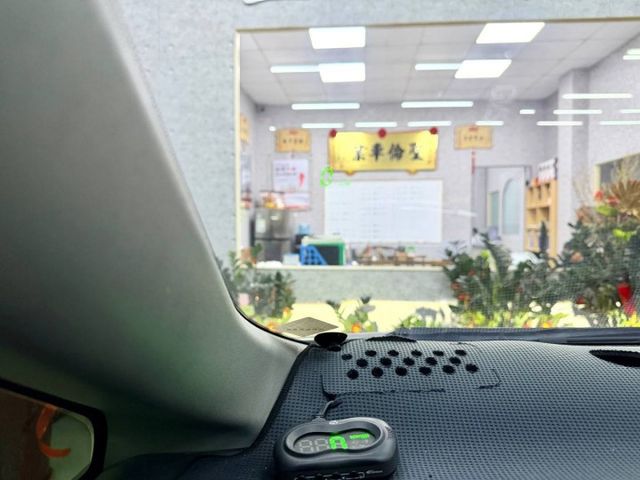 『WISH E版』｜免鑰匙｜摸門解鎖｜定速巡航｜循跡防滑｜影音安卓機｜Apple Carplay｜恆溫空調  第13張相片