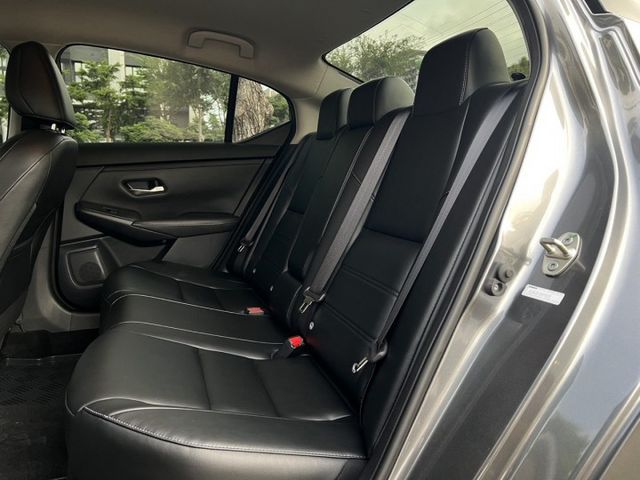 『SENTRA 尊爵智駕版』｜ACC跟車｜摸門解鎖｜免鑰匙｜影音主機｜Apple Carplay｜盲點偵測｜抬頭顯示器  第6張相片