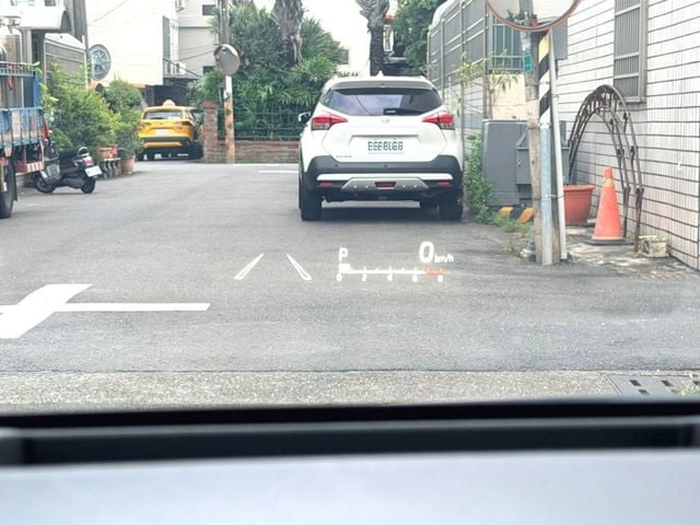 『COROLLA SPORT 旗艦版』｜ACC跟車｜摸門解鎖｜免鑰匙啟動｜影音主機｜盲點偵測｜抬頭顯示器  第15張相片