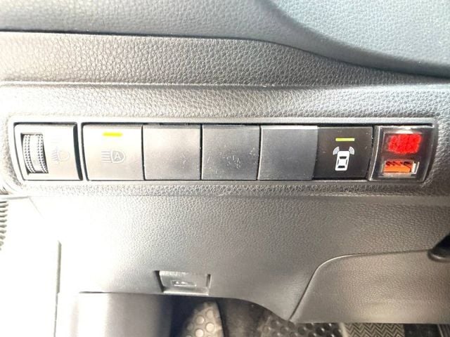 『COROLLA SPORT 旗艦版』｜ACC跟車｜摸門解鎖｜免鑰匙啟動｜影音主機｜盲點偵測｜抬頭顯示器  第16張相片