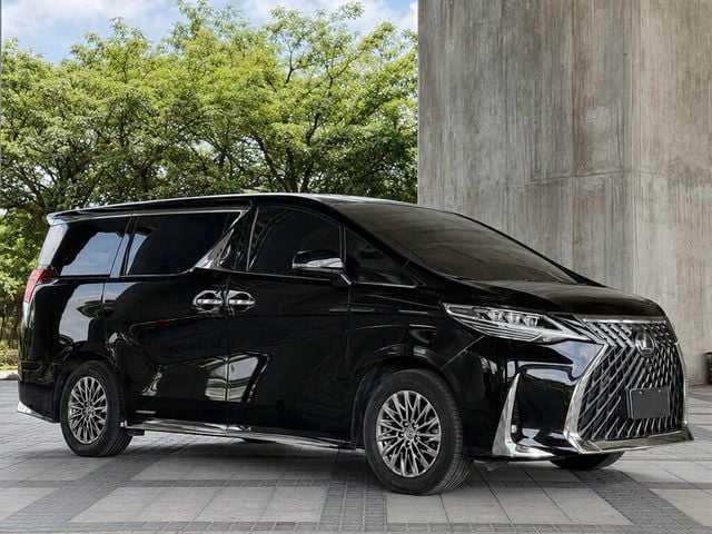 LEXUS凌志 LM300H  第3張相片