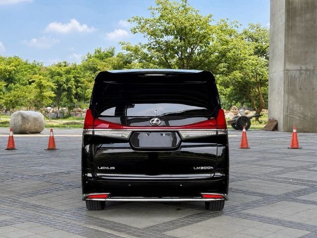 LEXUS凌志 LM300H  第5張相片