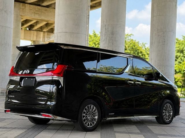 LEXUS凌志 LM300H  第6張相片