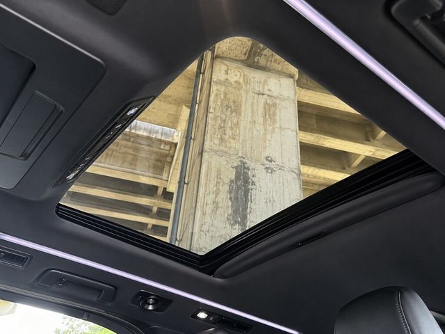 LEXUS凌志 LM300H  第17張相片