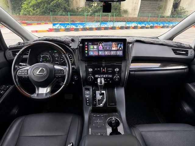 LEXUS凌志 LM300H  第18張相片
