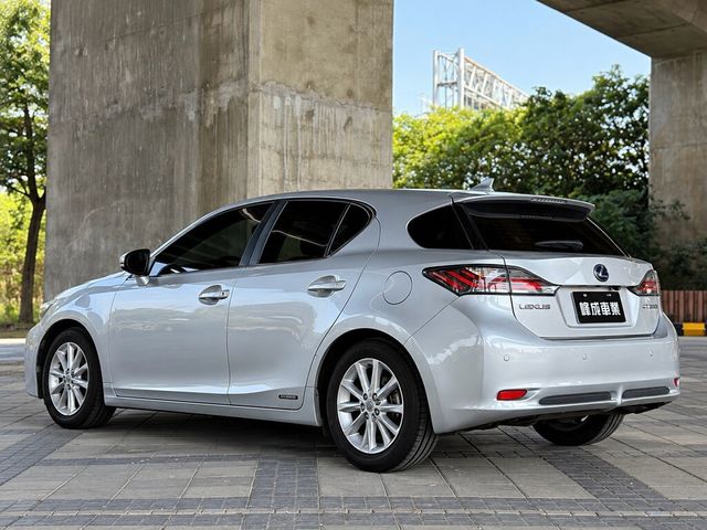 LEXUS凌志 CT200H  第4張相片