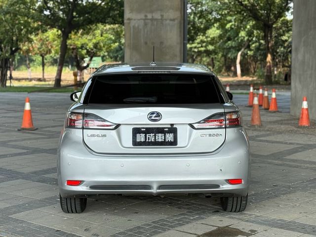 LEXUS凌志 CT200H  第5張相片