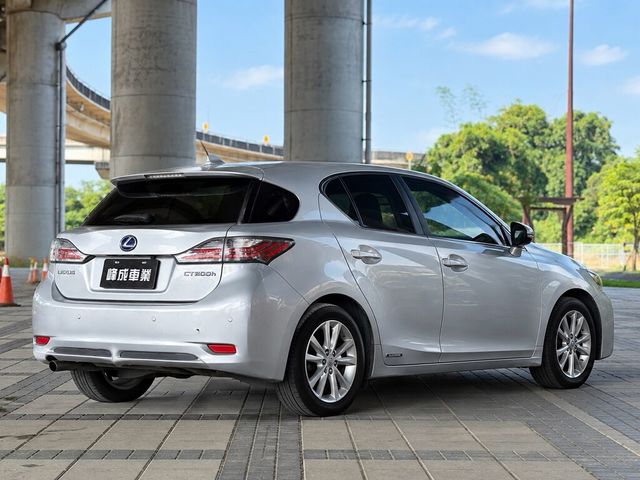 LEXUS凌志 CT200H  第6張相片