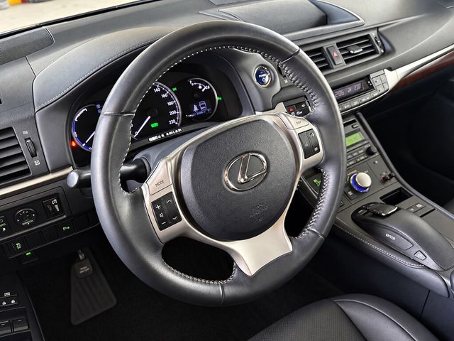 LEXUS凌志 CT200H  第7張相片