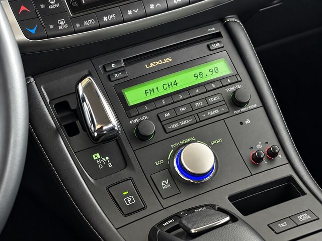 LEXUS凌志 CT200H  第9張相片